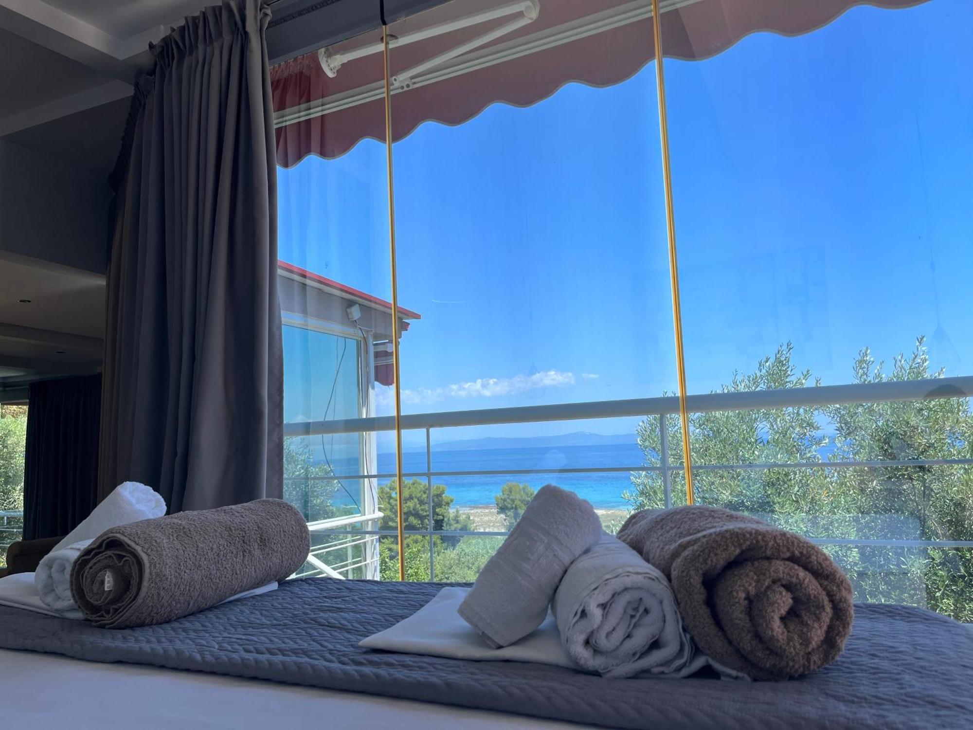 The Beach House - Apartments & Studios (Adults Only) أفيتوس المظهر الخارجي الصورة