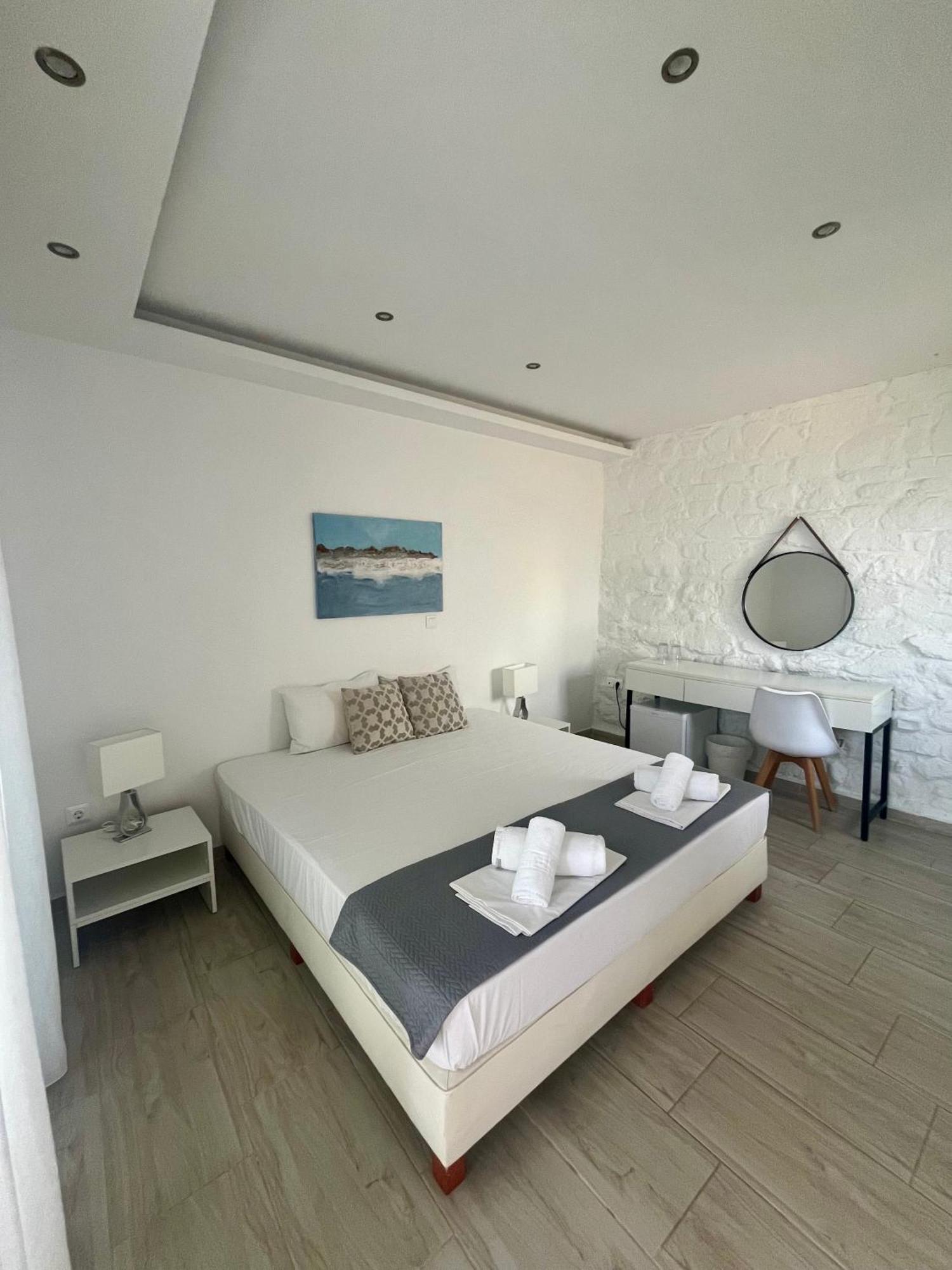 The Beach House - Apartments & Studios (Adults Only) أفيتوس المظهر الخارجي الصورة