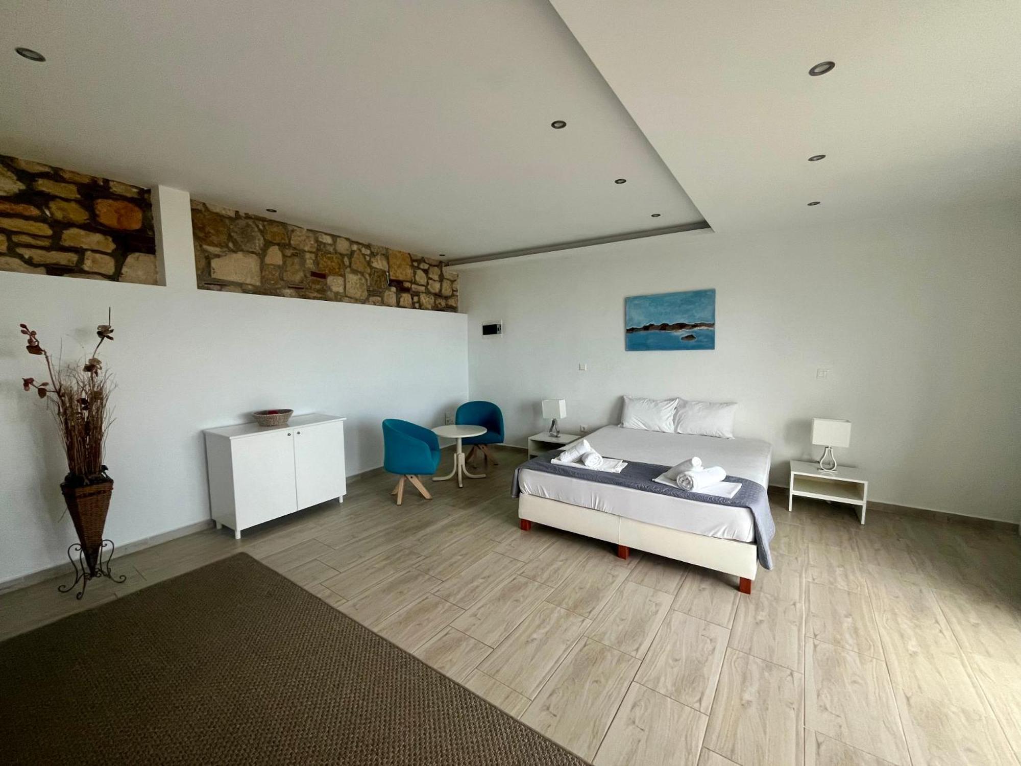 The Beach House - Apartments & Studios (Adults Only) أفيتوس المظهر الخارجي الصورة