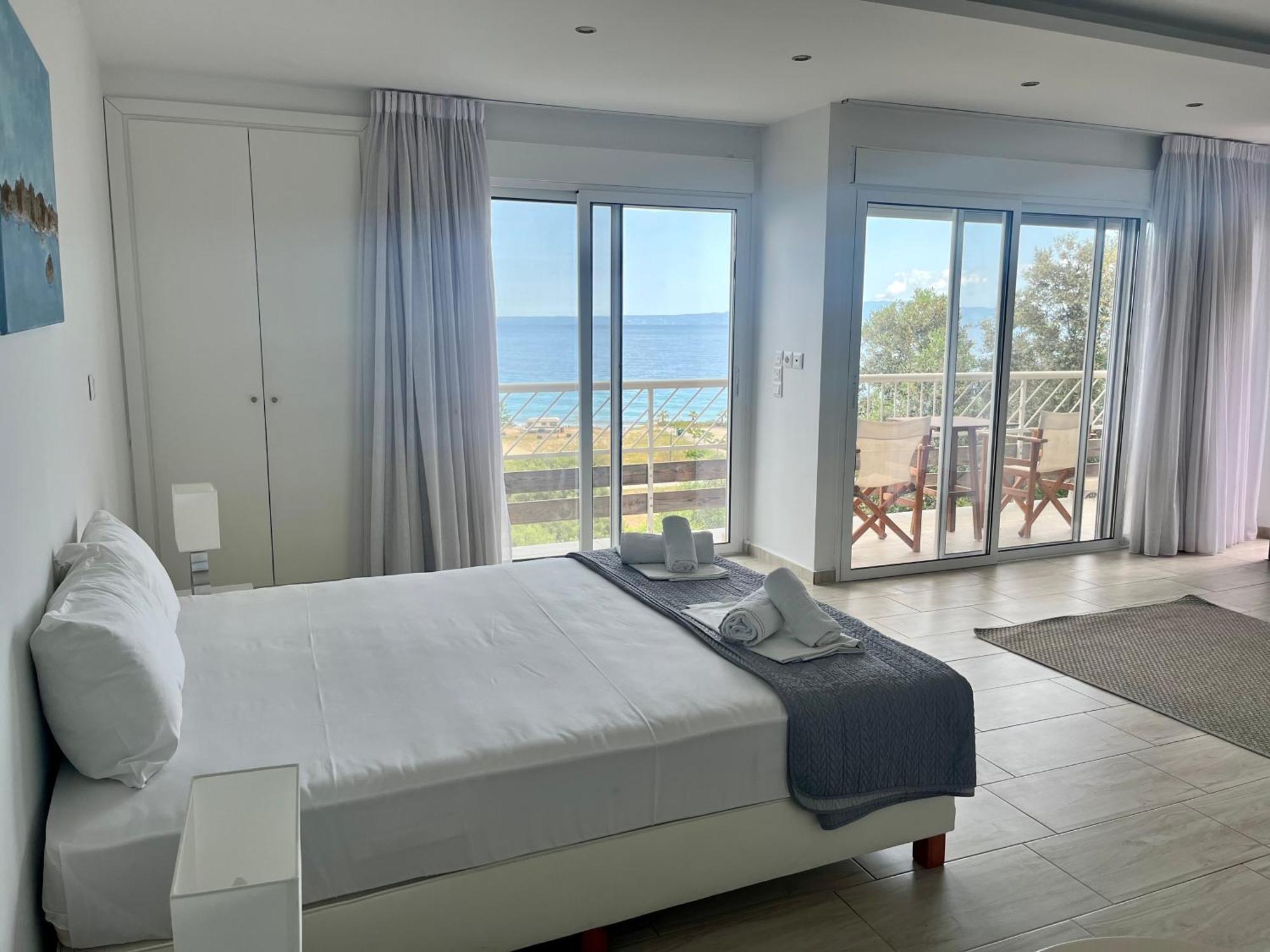 The Beach House - Apartments & Studios (Adults Only) أفيتوس المظهر الخارجي الصورة