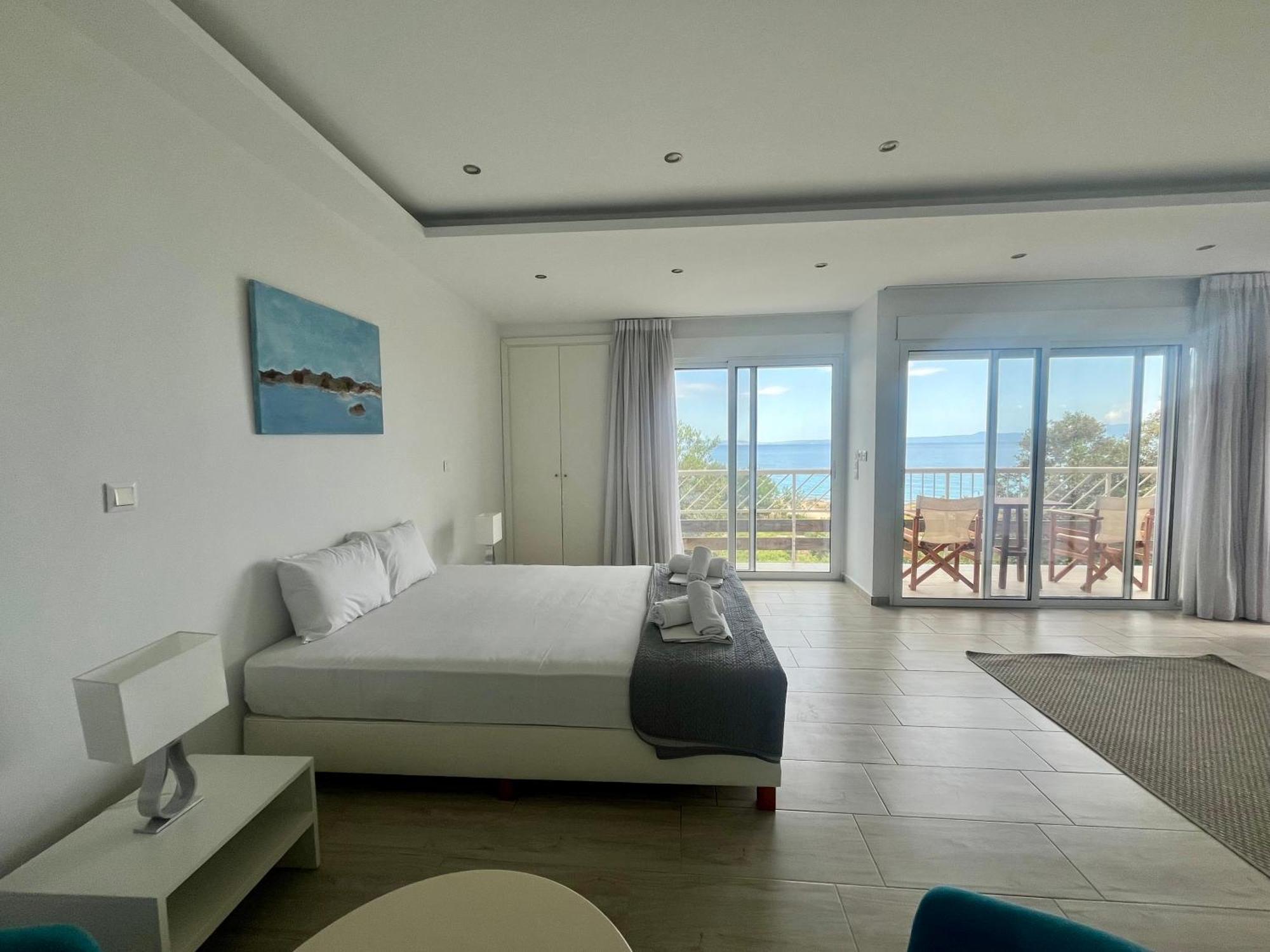The Beach House - Apartments & Studios (Adults Only) أفيتوس المظهر الخارجي الصورة