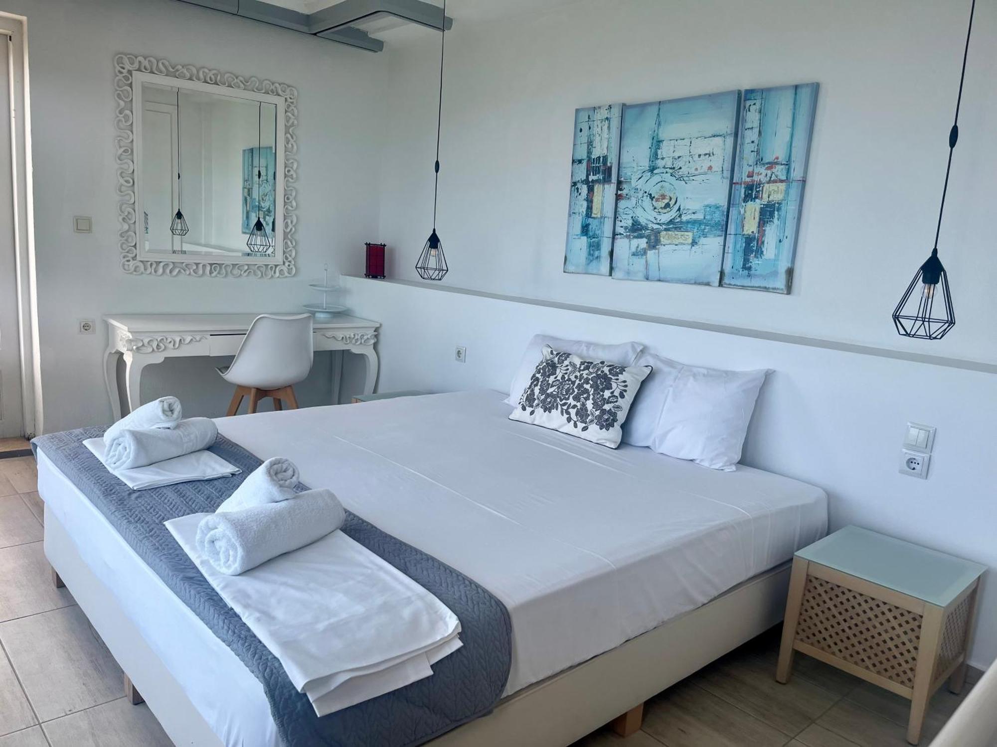 The Beach House - Apartments & Studios (Adults Only) أفيتوس المظهر الخارجي الصورة