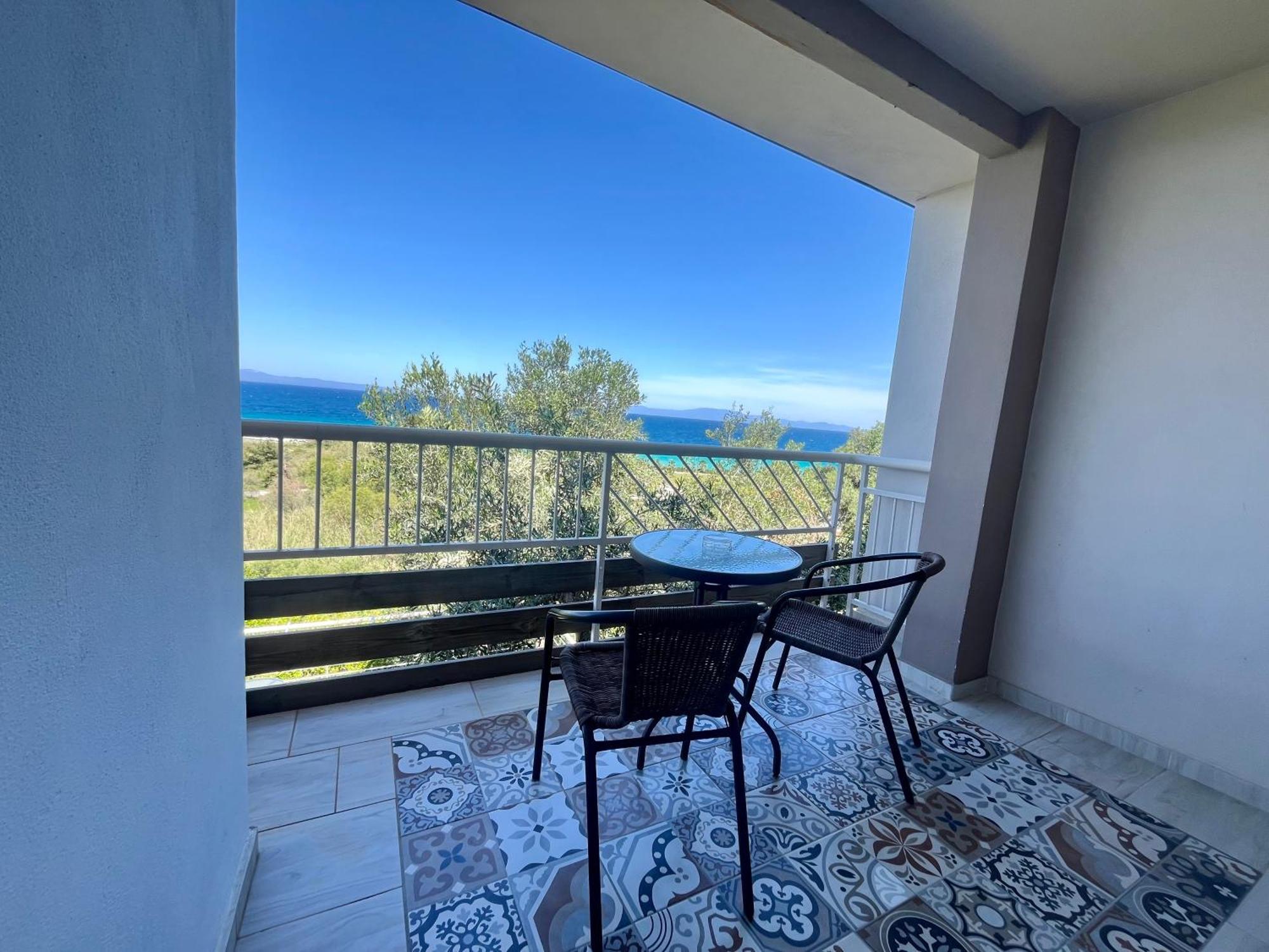 The Beach House - Apartments & Studios (Adults Only) أفيتوس المظهر الخارجي الصورة