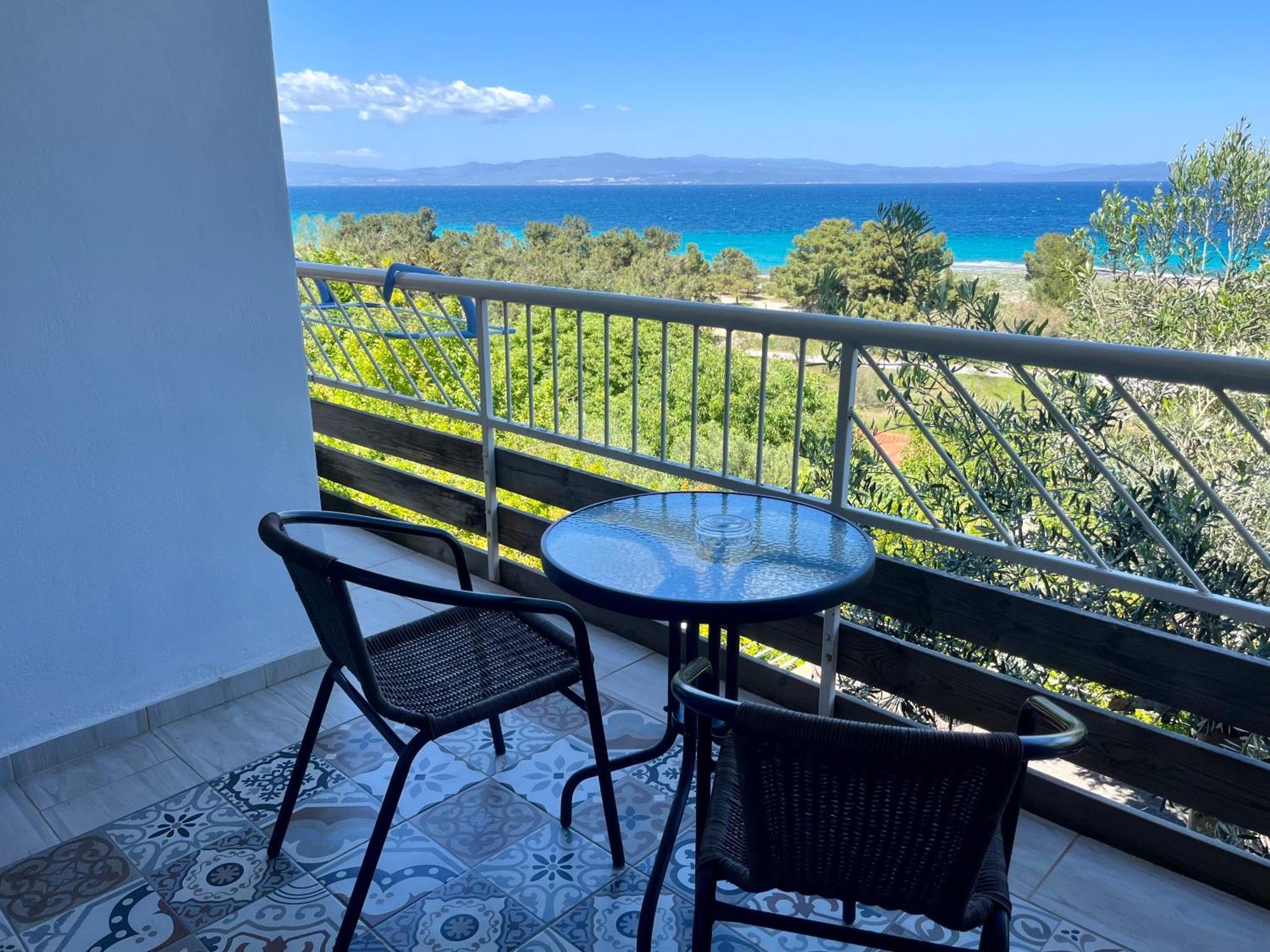 The Beach House - Apartments & Studios (Adults Only) أفيتوس المظهر الخارجي الصورة