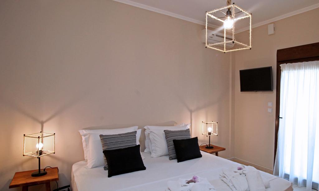 The Beach House - Apartments & Studios (Adults Only) أفيتوس المظهر الخارجي الصورة