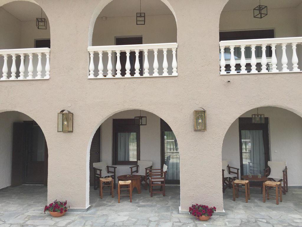 The Beach House - Apartments & Studios (Adults Only) أفيتوس المظهر الخارجي الصورة