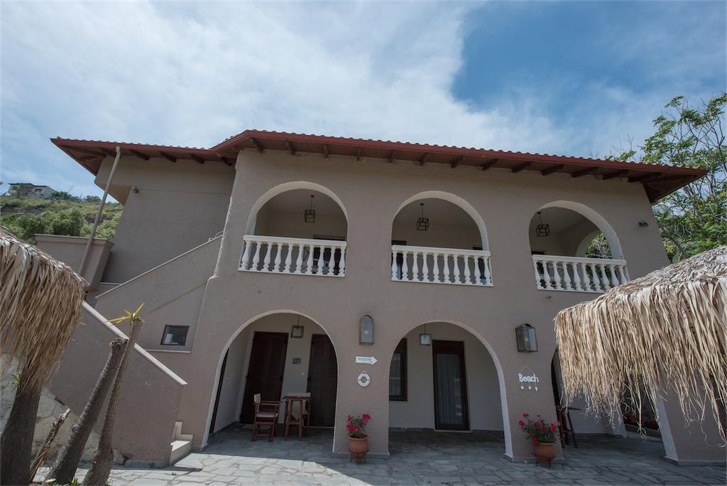 The Beach House - Apartments & Studios (Adults Only) أفيتوس المظهر الخارجي الصورة