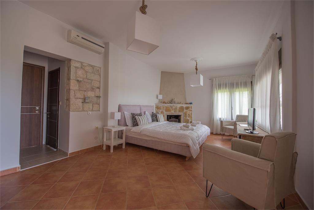 The Beach House - Apartments & Studios (Adults Only) أفيتوس المظهر الخارجي الصورة