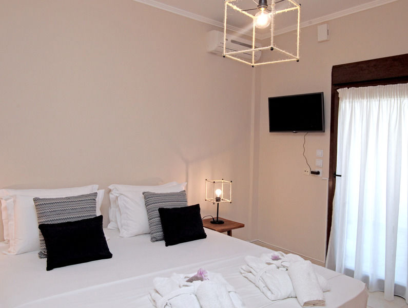 The Beach House - Apartments & Studios (Adults Only) أفيتوس المظهر الخارجي الصورة