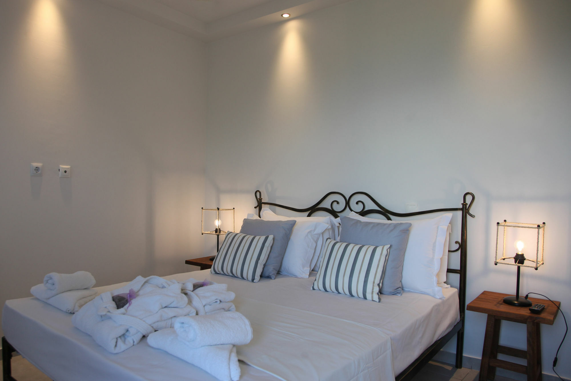 The Beach House - Apartments & Studios (Adults Only) أفيتوس المظهر الخارجي الصورة
