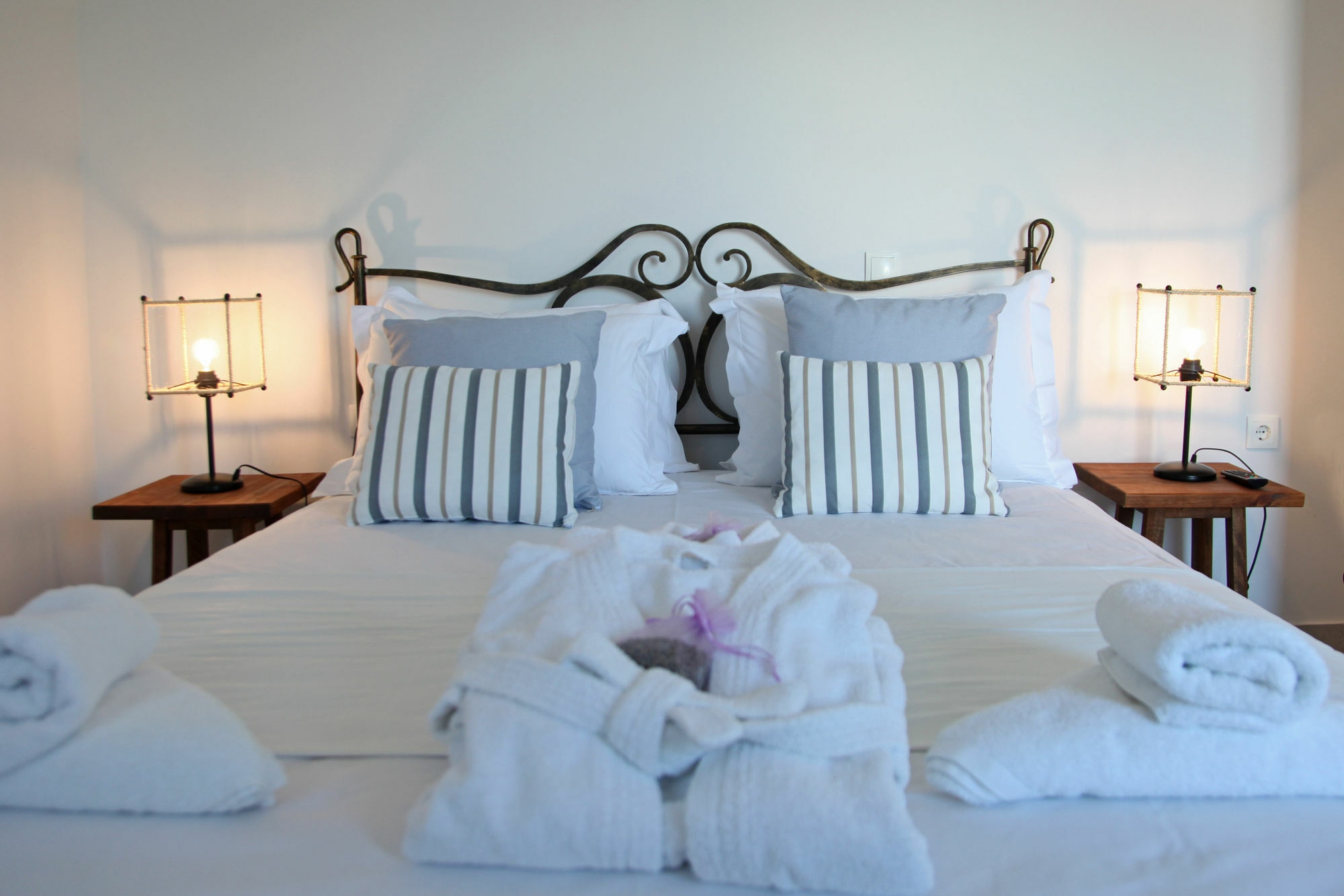 The Beach House - Apartments & Studios (Adults Only) أفيتوس المظهر الخارجي الصورة